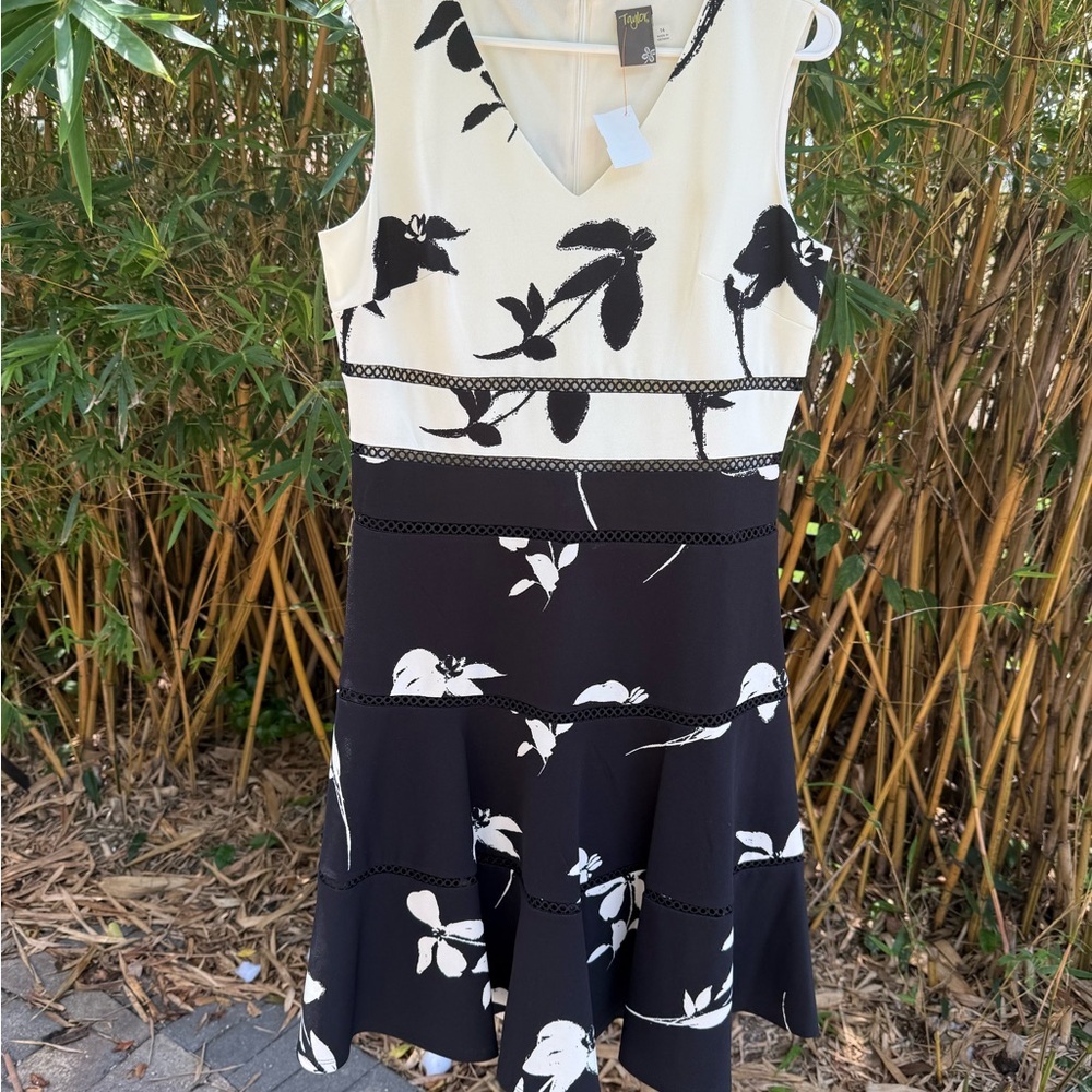 Elegant Black and White Floral Dress Women’s 14 pre-owned